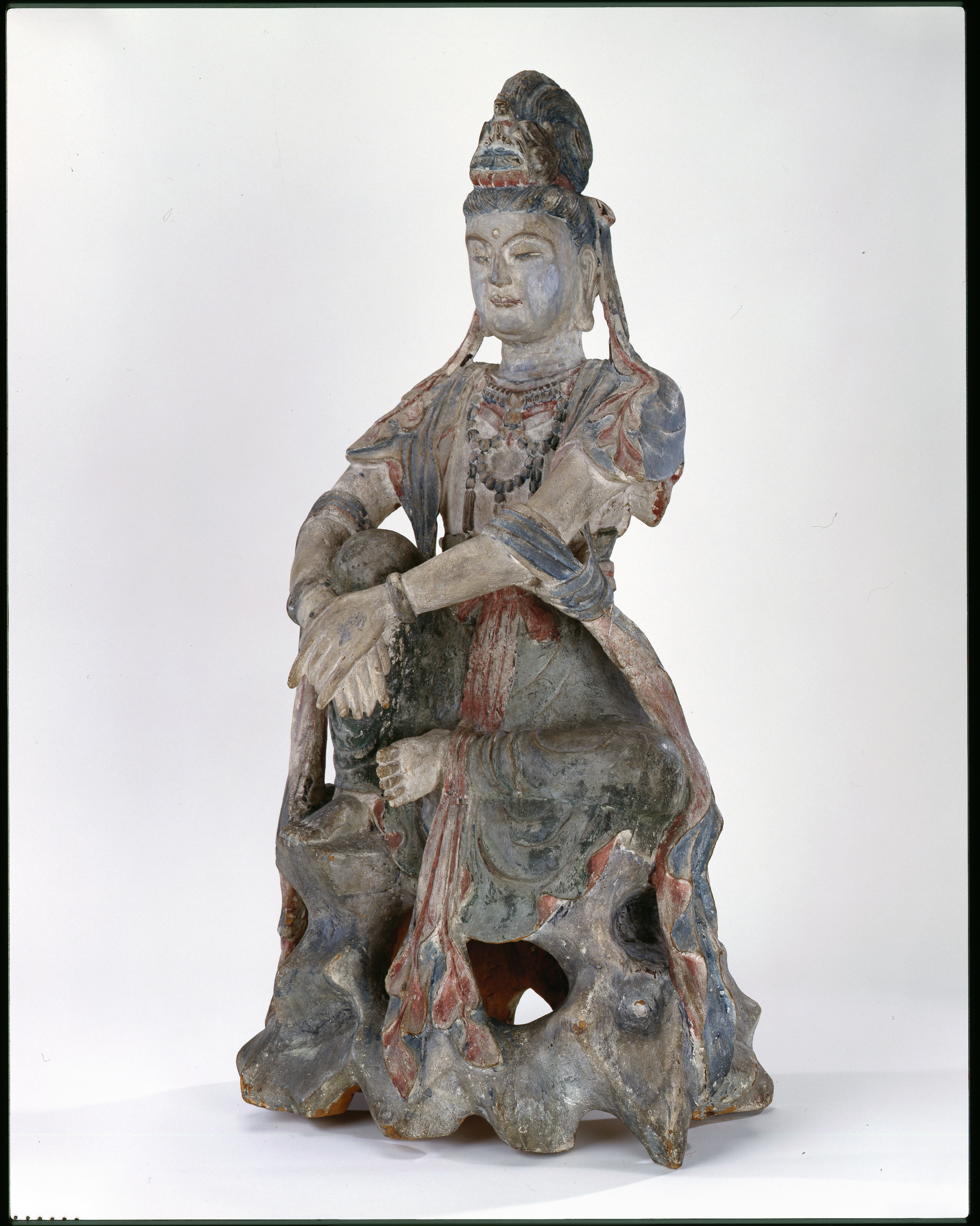 Гуаньінь, буддійське божество милосердя. Китай, доба Мін (1368-1644). З колекції Андре і Таїсії Жаспар