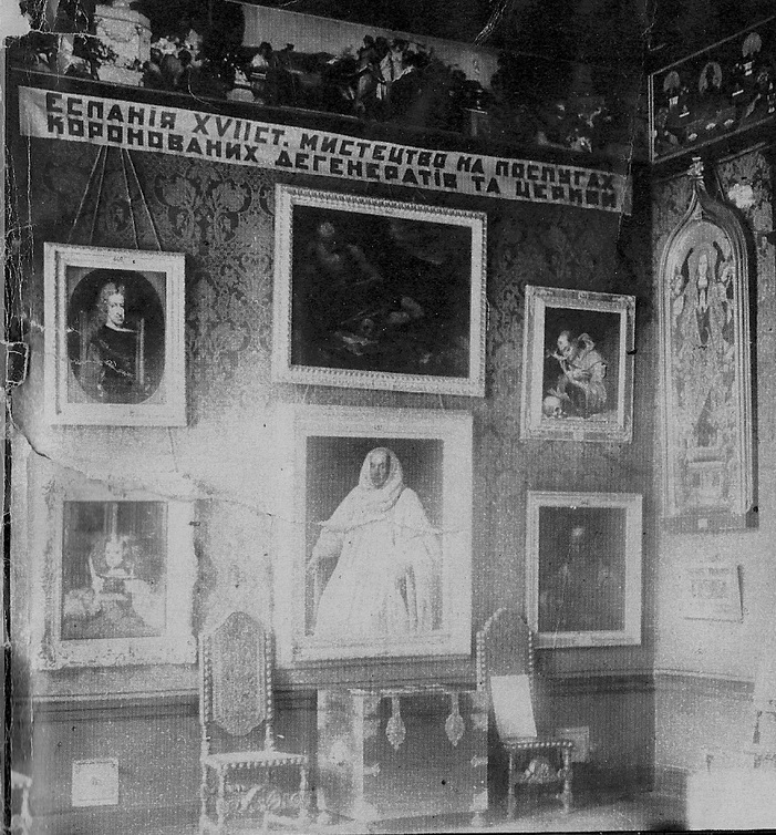 "Art in the service of crowned degenerates and the church": "Red Hall" of the museum in 1930-s. ©The Khanenko Museum