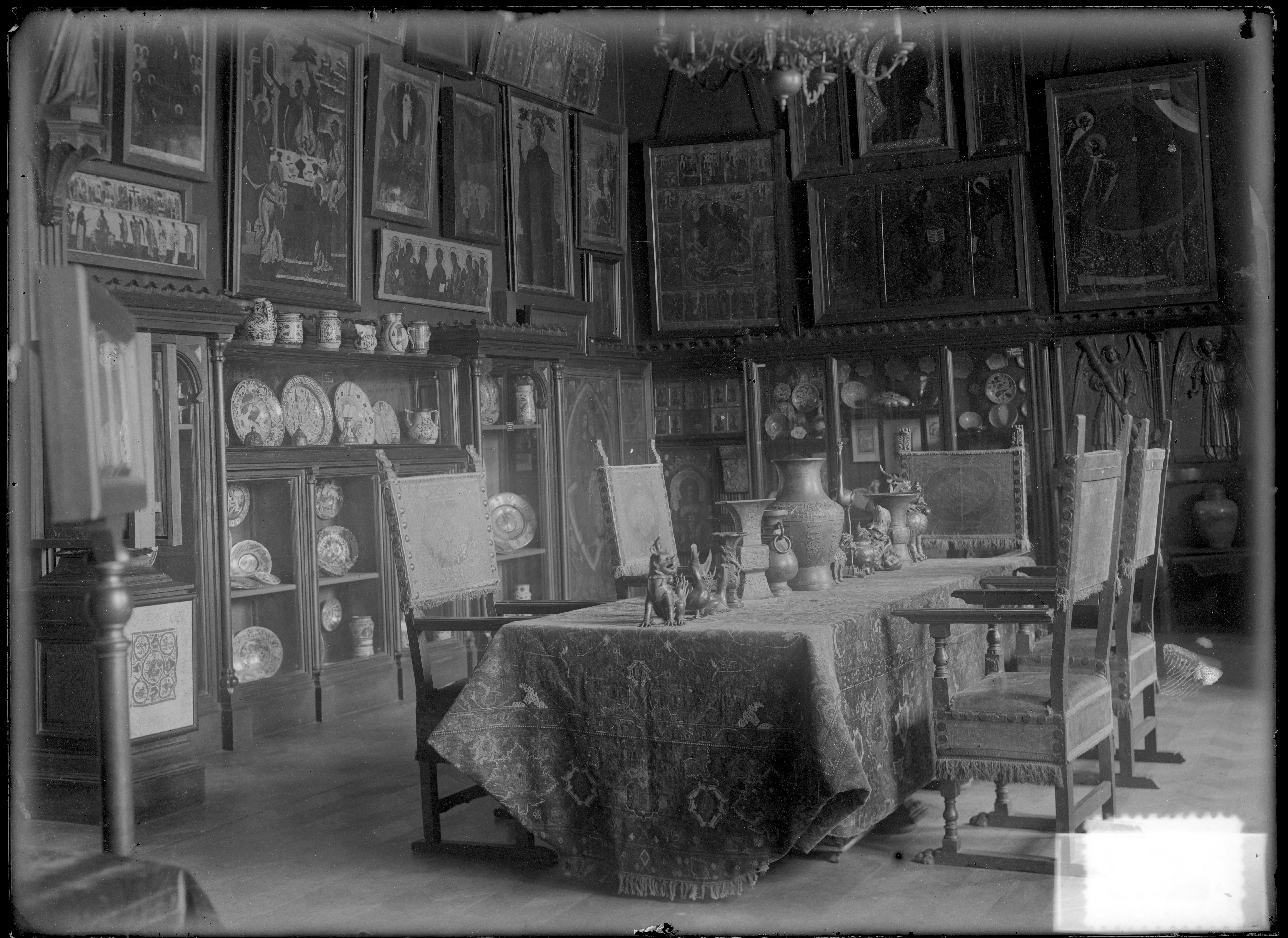 Grand hall of the museum in 1920-s. From the museum's archive.