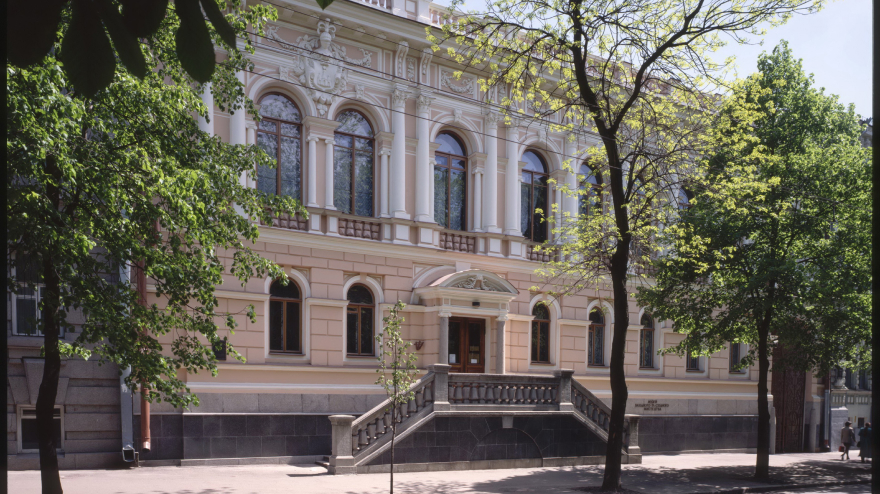 Головний фасад музею та історичного дому родини Ханенків.©Музей Ханенків