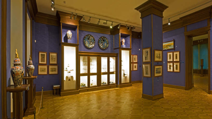 Hall of Japanese art, Asian art permanent exhibition. Photo by M. Andreyev. ©The Khanenko Museum